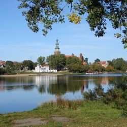 Chełmża - widok z brzegu jeziora