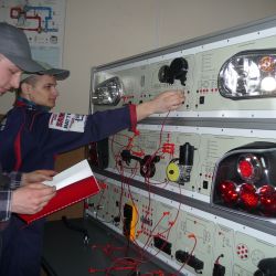 Nowa pracownia elektryczna i elektroniczna w ZS CKU w Gronowie (4)