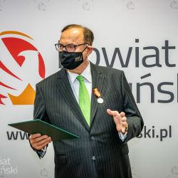2020-12-09 wręczenie Odznaki Honorowej za zasługi dla PT (14)