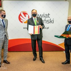 2020-12-09 wręczenie Odznaki Honorowej za zasługi dla PT (17)