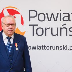 2021-05-27 Wręczenie odznak honorowych za zasługi dla powiatua toruńskiego Ryszard Muzioł (36)