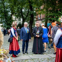 www_dożynkowe wieńce przed katedrą (26)
