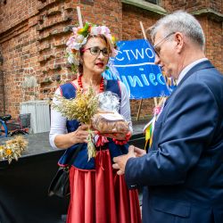 www_dożynkowe wieńce przed katedrą (22)