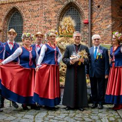 www_dożynkowe wieńce przed katedrą (28)