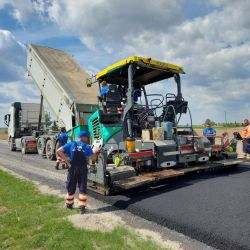 Roboty na drodze powiatowej Nr 2021C fot. Adam Orłowski (1)