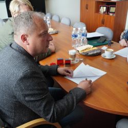 2024-07-04 Podpisanie umowy na przejście dla pieszych w Lubiczu Dolnym (8)