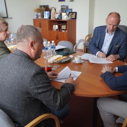 2024-07-04 Podpisanie umowy na przejście dla pieszych w Lubiczu Dolnym (9)