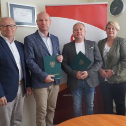 2024-07-04 Podpisanie umowy na przejście dla pieszych w Lubiczu Dolnym (11)