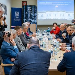 2025-02-25 Spotkanie wojewody z samorząowcami powiatu toruńskiego i ZKiOC (10)
