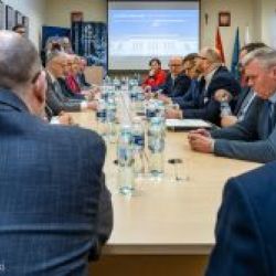2025-02-25 Spotkanie wojewody z samorząowcami powiatu toruńskiego i ZKiOC (8)