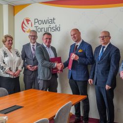 2025-05-23 Podpisanie umowy na drogę rowerową Lubicz Brzeźno (43)