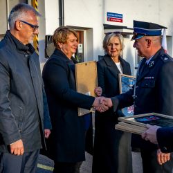 2025-11-15 Przekazanie samochodu gaśniczego OSP Lubicz Dln._medale za zasługi dla Powiatu Toruńskiego (47)