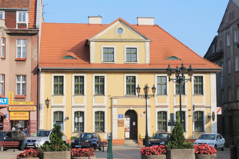 Powiatowa i Miejska Biblioteka Publiczna w Chełmży udostępnia swoje cenne zbiory