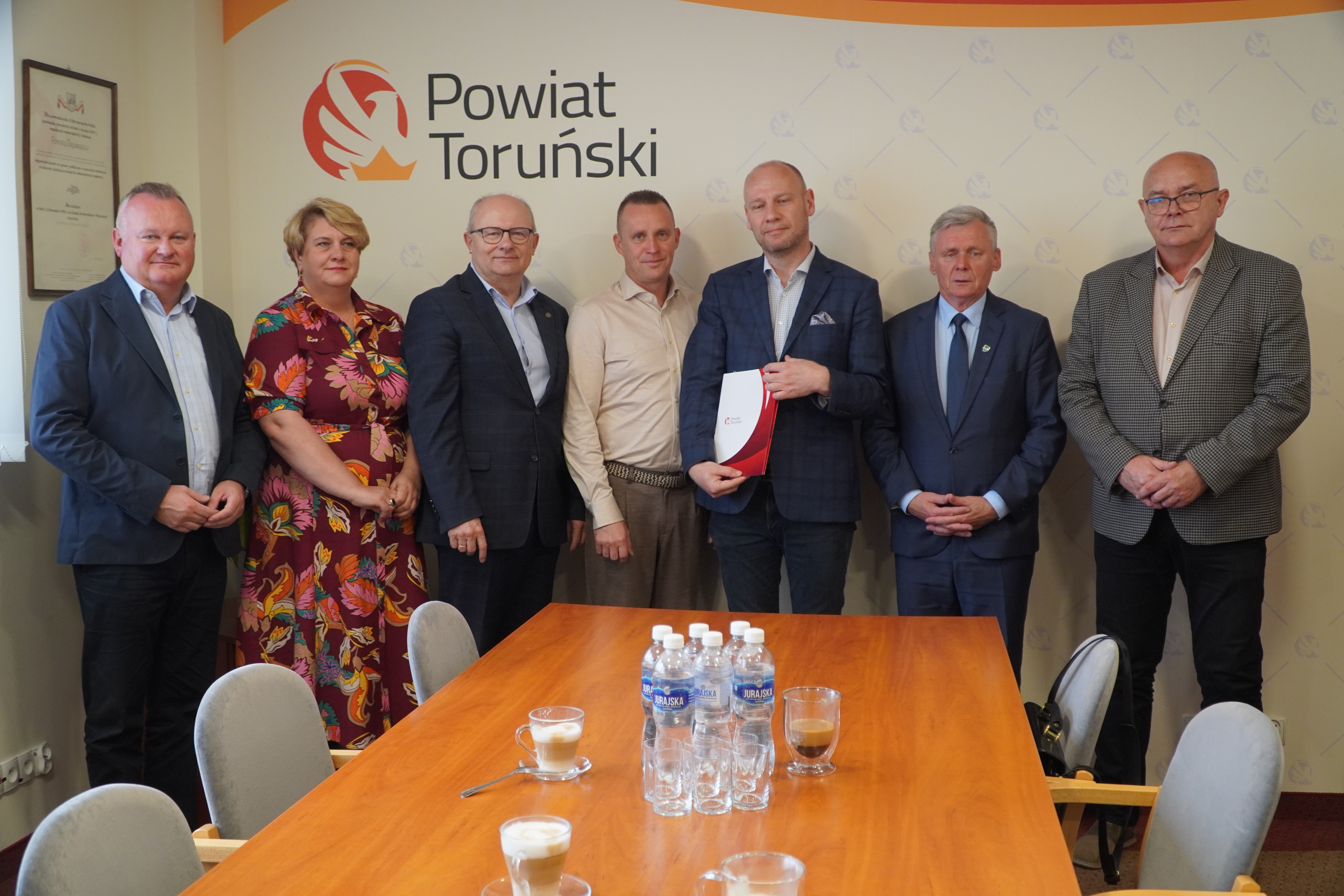 Podpisanie umowy na przebudowę drogi powiatowej nr 2040C Zębówiec – Skrzypkowo – Krzykomy